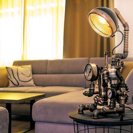 באנסקה ביסטריצה Big 75M2 Next To Opera Building In Direct Centrum, Air-Conditioned, Balcony, 24H Self Checking מראה חיצוני תמונה