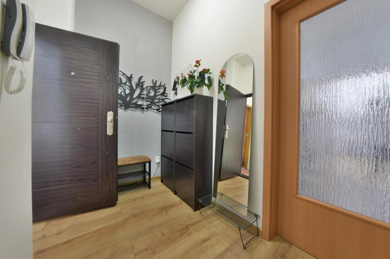 באנסקה ביסטריצה Big 75M2 Next To Opera Building In Direct Centrum, Air-Conditioned, Balcony, 24H Self Checking מראה חיצוני תמונה
