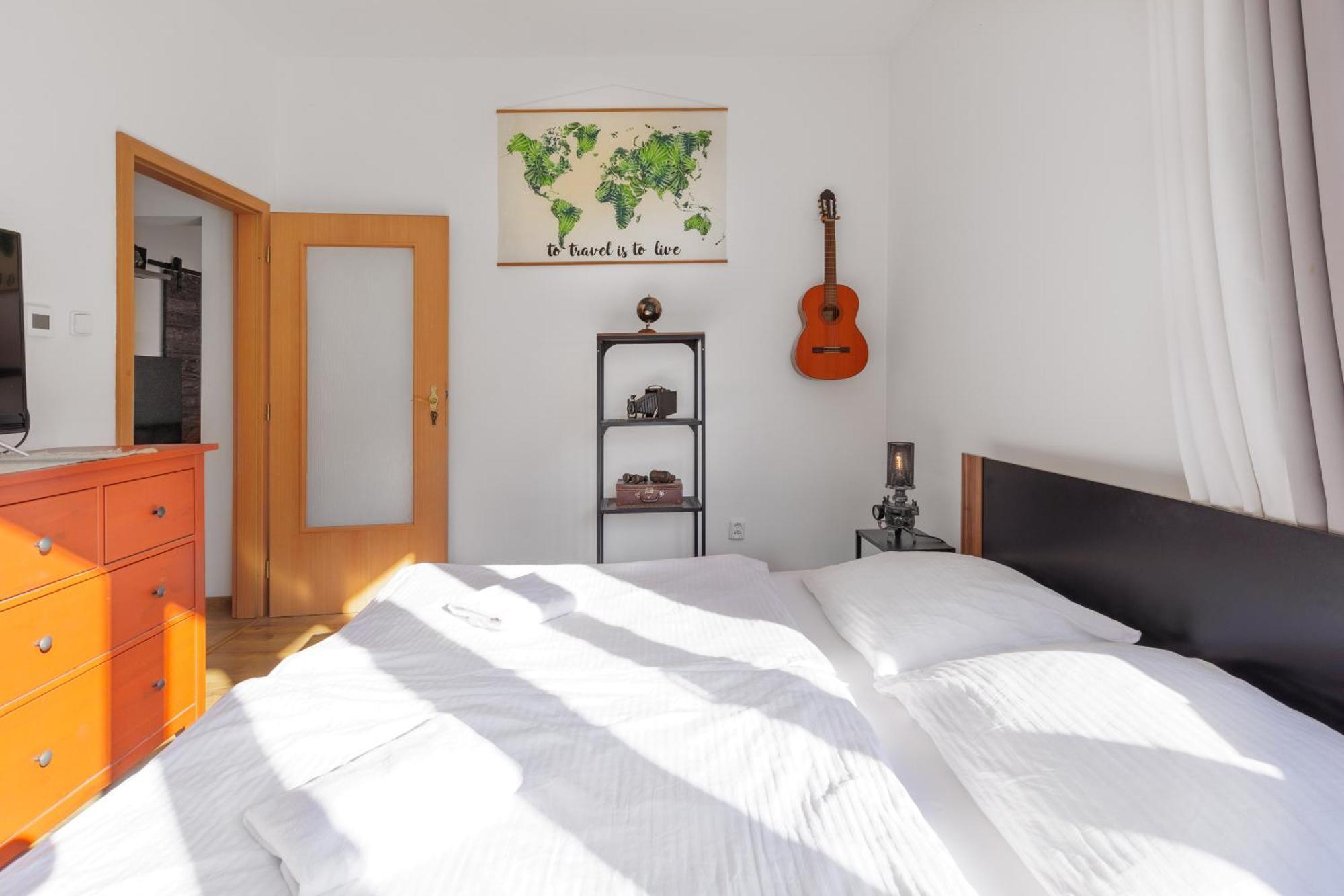 באנסקה ביסטריצה Big 75M2 Next To Opera Building In Direct Centrum, Air-Conditioned, Balcony, 24H Self Checking מראה חיצוני תמונה