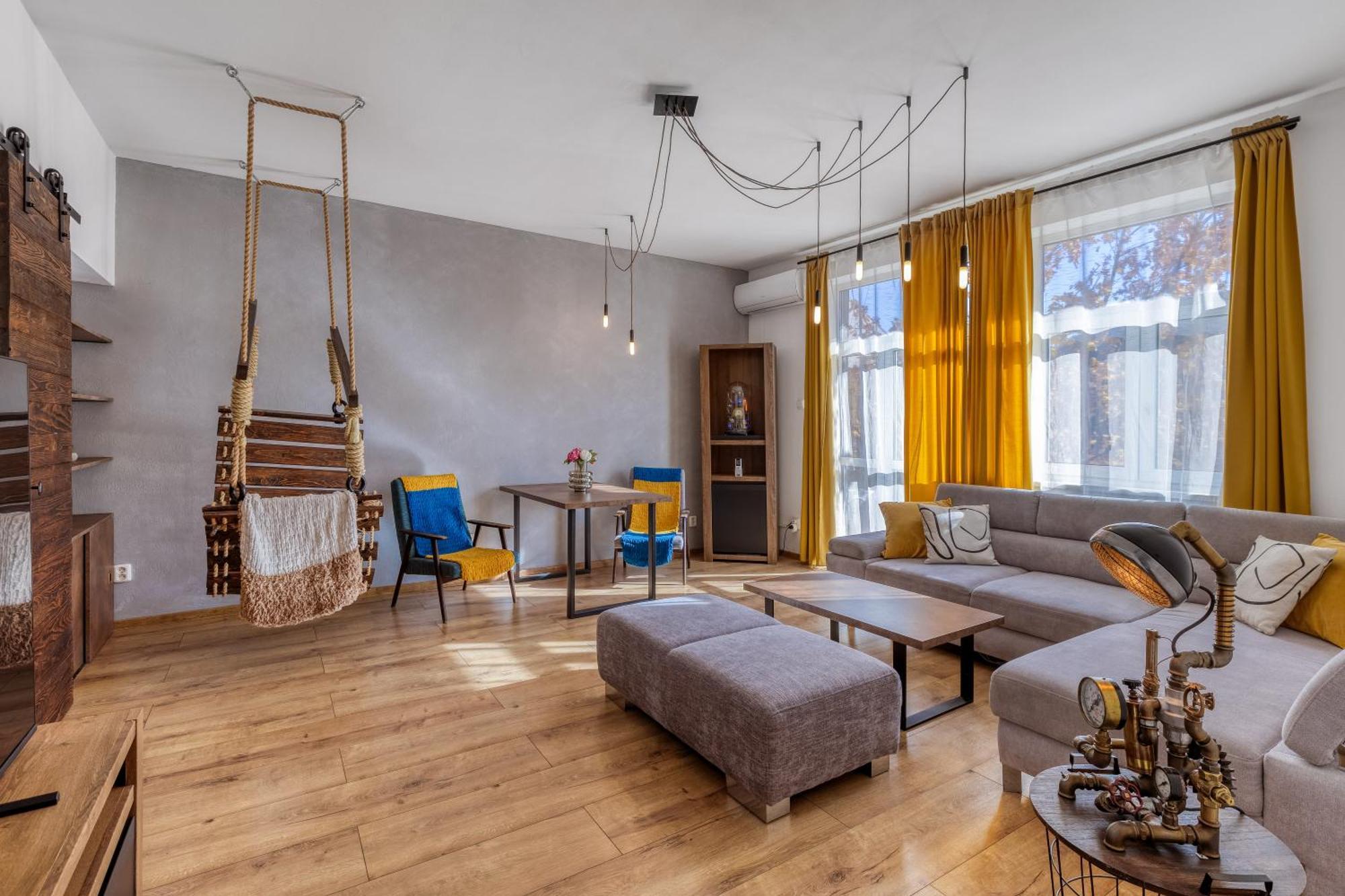 באנסקה ביסטריצה Big 75M2 Next To Opera Building In Direct Centrum, Air-Conditioned, Balcony, 24H Self Checking מראה חיצוני תמונה